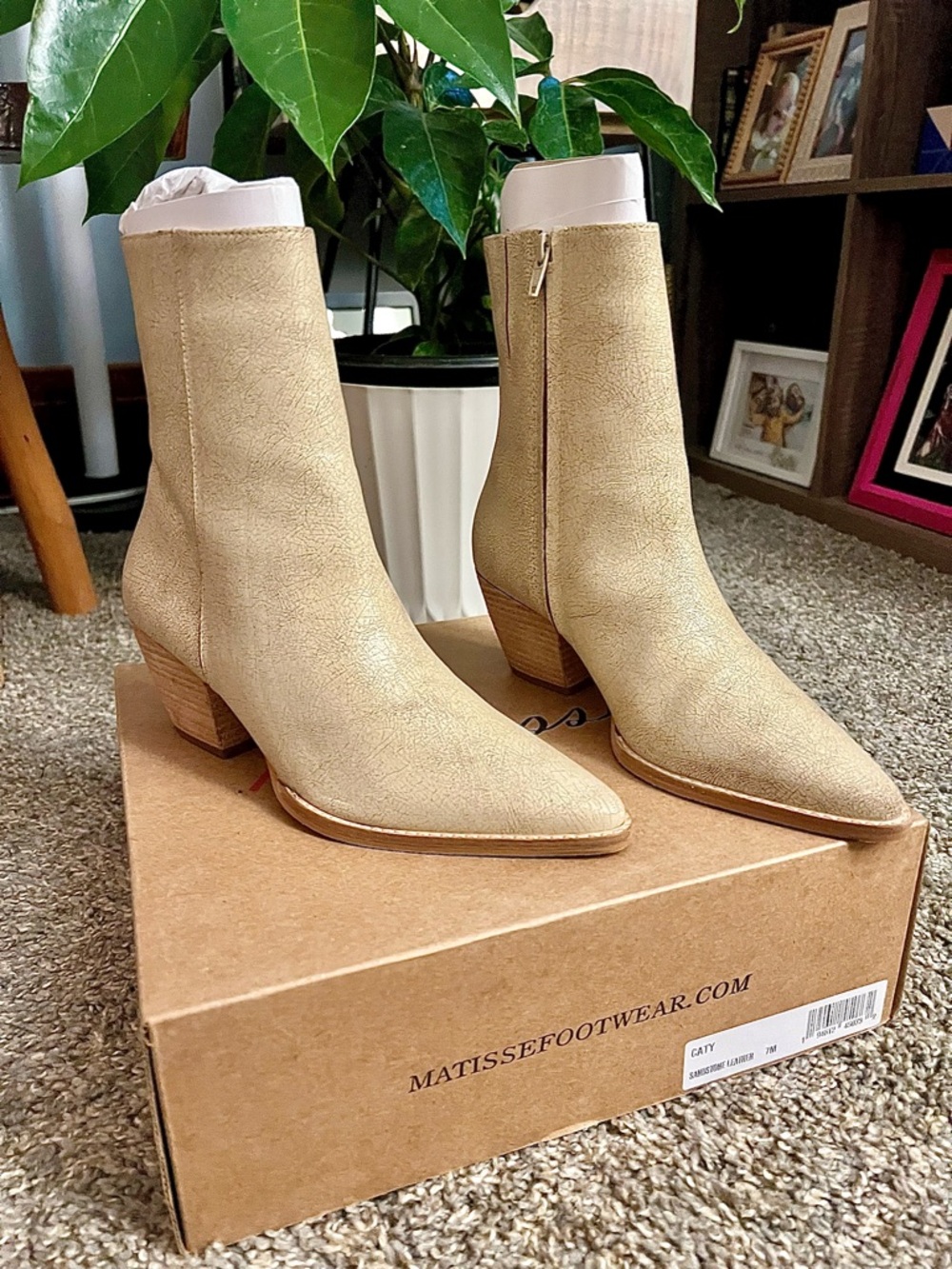 NWT Matisse Caty Sandstone Leather Pointed-Toe Ankle Boots Size 7
